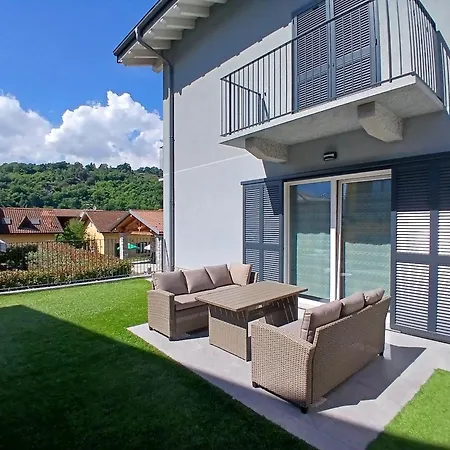 Smeraldo, Spacious Comfort On With Garden, Garage & Ac Villa *