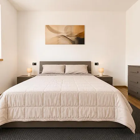 Smeraldo, Spacious Comfort On With Garden, Garage & Ac Villa Colico