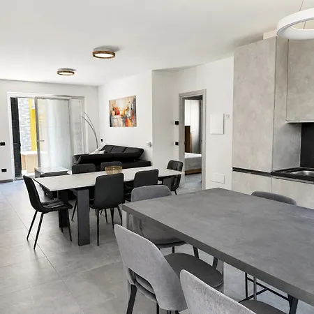 Smeraldo, Spacious Comfort On With Garden, Garage & Ac *