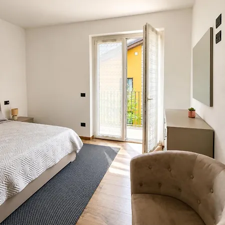 Smeraldo, Spacious Comfort On With Garden, Garage & Ac * Colico