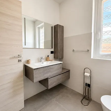 Villa Smeraldo, Spacious Comfort On With Garden, Garage & Ac Colico