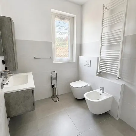 Smeraldo, Spacious Comfort On With Garden, Garage & Ac Villa Colico