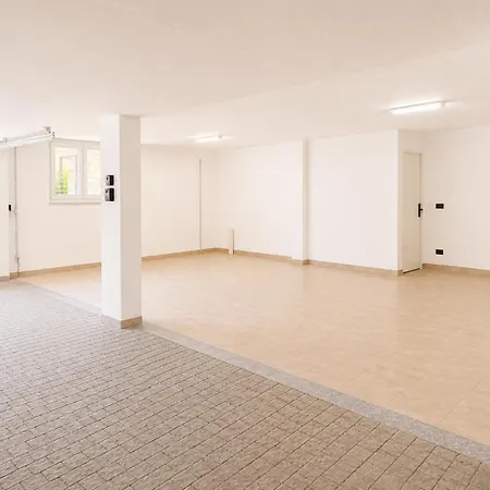 Smeraldo, Spacious Comfort On With Garden, Garage & Ac Villa Colico